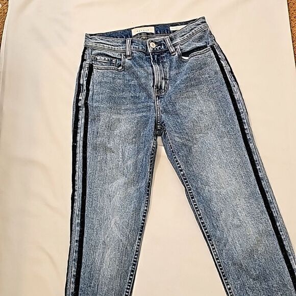 PacSun Denim - PacSun- Vintage Icon- Distressed Mediumwash- Black stripe. 25